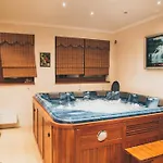 Montreal Inn *